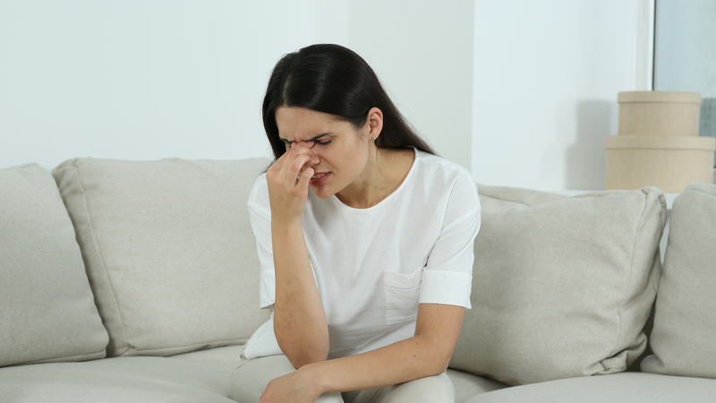 Rối loạn tiền đình có nên đi bộ không? Có thể đi bộ nhẹ nhàng để hỗ trợ cải thiện thăng bằng và phục hồi chức năng