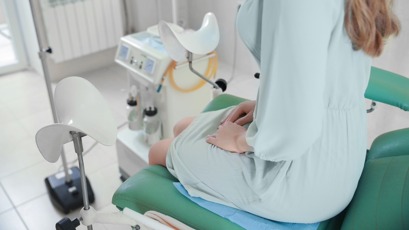 Nên khám phụ khoa khi vùng kín có dấu hiệu bất thường như khí hư lạ, mùi hôi, ngứa rát hoặc đau kéo dài