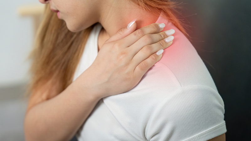 Siêu âm khớp vai được chỉ định khi đau vai, hạn chế vận động hoặc nghi ngờ tổn thương mô mềm