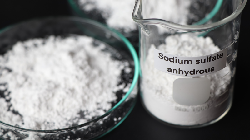 Sulfate là chất làm sạch và tạo bọt thường có trong mỹ phẩm như dầu gội và sữa rửa mặt