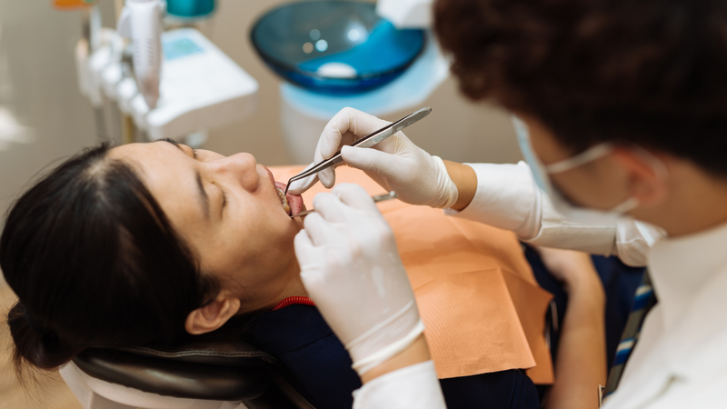 Đừng ngần ngại liên hệ nha sĩ ngay khi có dấu hiệu bất thường