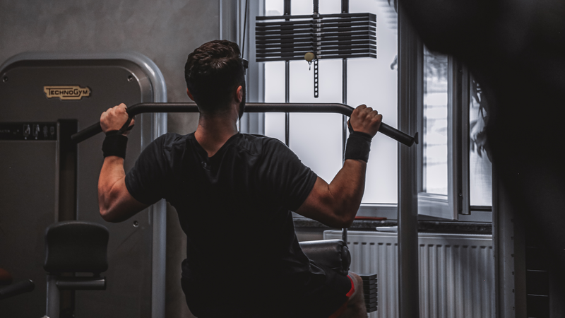 Tập luyện đều đặn và kiểm soát stress giúp hỗ trợ hoạt động sản xuất testosterone tự nhiên