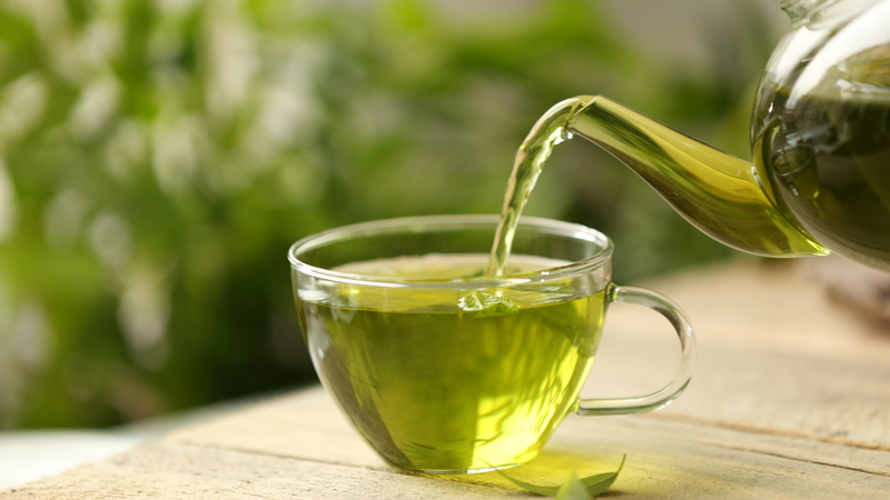 Uống thuốc với trà xanh có thể gây ra những tương tác không mong muốn
