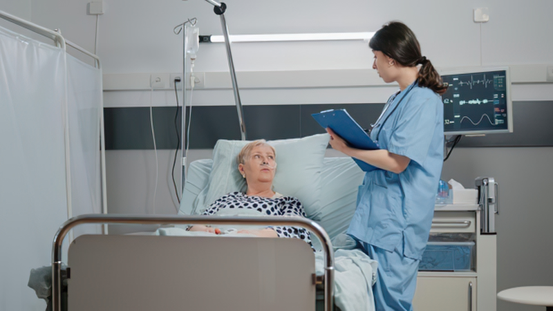 Sau tiêm ngoài màng cứng cần theo dõi triệu chứng và tuân thủ hướng dẫn của bác sĩ