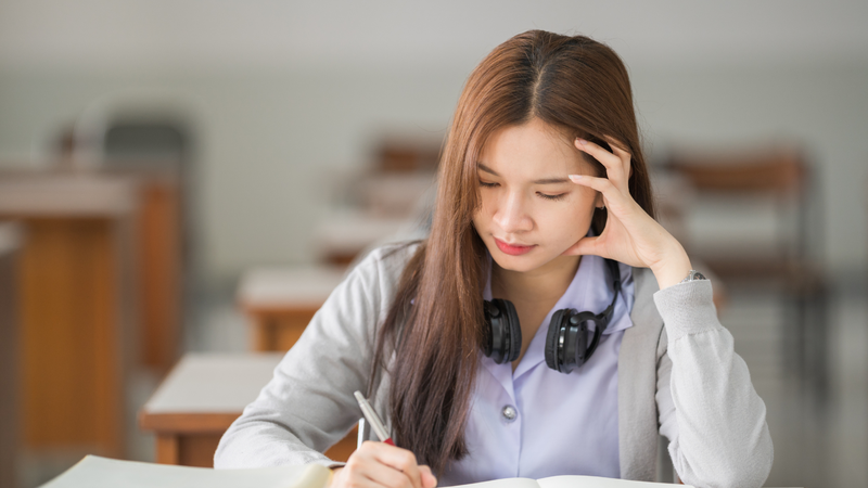 Căng thẳng tâm lý có thể ảnh hưởng đến chu kỳ kinh nguyệt ở tuổi dậy thì