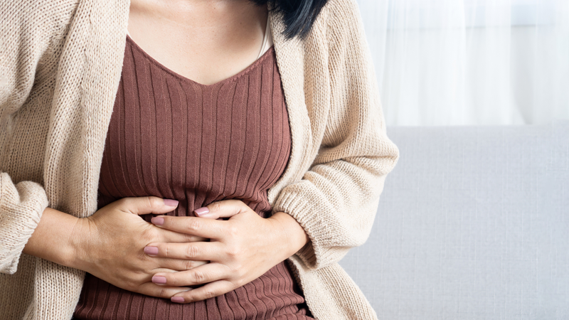Cảm giác đầy hơi khó tiêu kéo dài có thể là triệu chứng viêm teo niêm mạc dạ dày