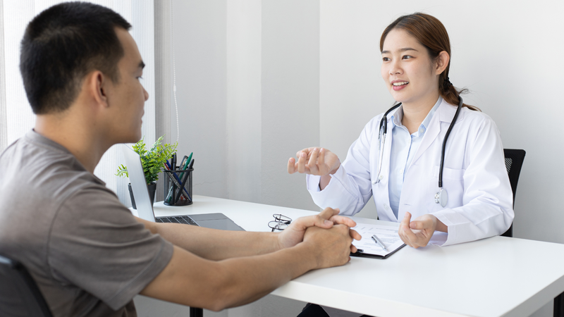 Thăm khám bác sĩ khi vết bầm có dấu hiệu bất thường là rất quan trọng