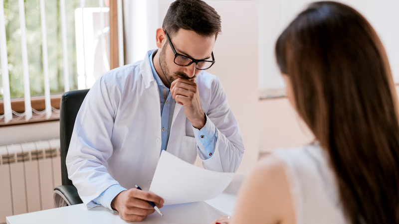 Bác sĩ sẽ tư vấn và giải thích ý nghĩa kết quả xét nghiệm của bạn một cách cụ thể