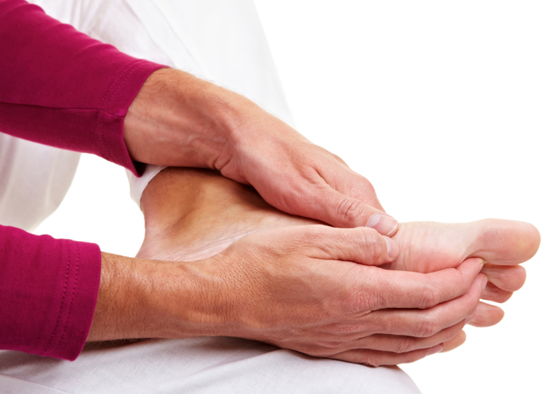 Bệnh tê bì chân tay ở người già là gì? Cách phòng và chữa bệnh thế nào? 1