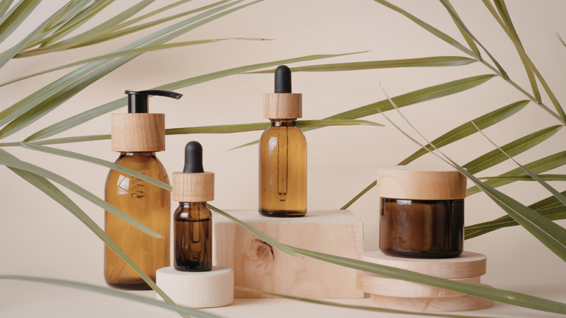 Chiết xuất măng cụt thường gặp trong các sản phẩm chăm sóc da như serum, toner, kem dưỡng và mặt nạ