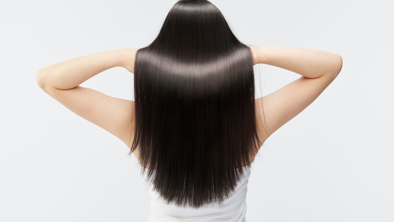 Chiết xuất hạt vừng đen chứa nhiều sesamin, sesamolin, vitamin E... là một nguồn dưỡng chất hỗ trợ chăm sóc tóc