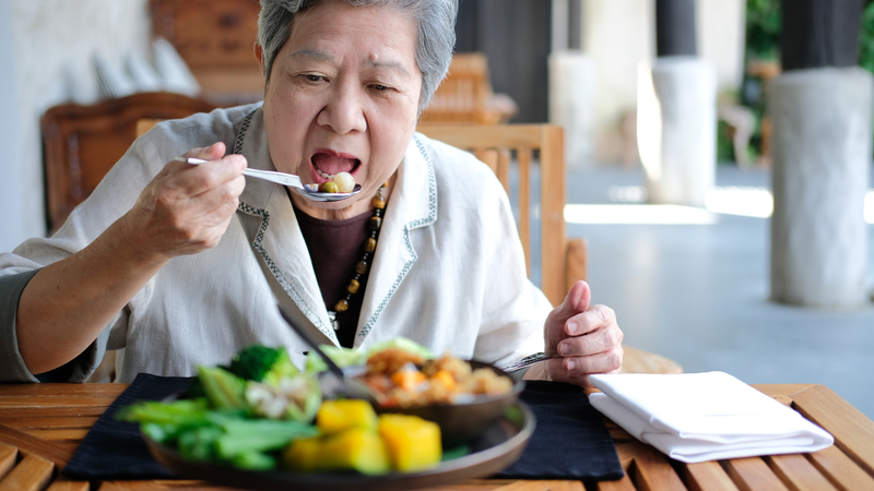 Người cao tuổi nên ăn cua huỳnh đế để bổ sung dinh dưỡng cho cơ thể