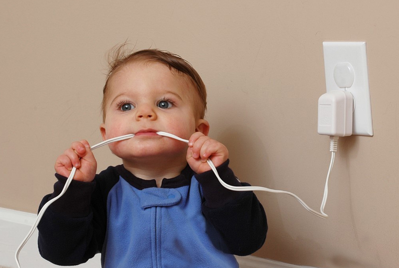 Dạy trẻ kỹ năng sử dụng điện an toàn giúp phòng tránh điện giật 2