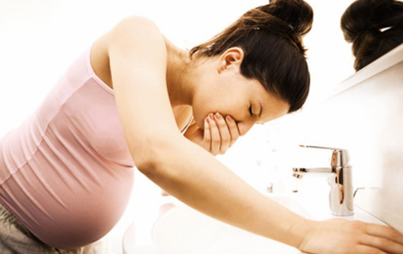 Nghẹn ở cổ họng khi mang thai là hiện tượng gì? 2