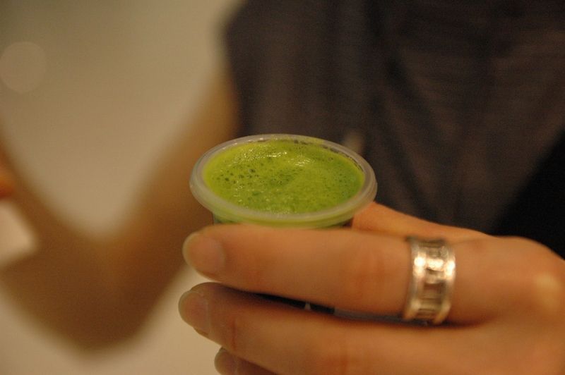 Nước ép cỏ lúa mì có tác dụng gì? Hướng dẫn bạn cách làm nước ép cỏ lúa mì đầy đủ dưỡng chất 3