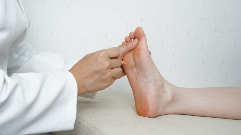 Bàn chân bẹt không phải lúc nào cũng nguy hiểm nhưng cần được theo dõi