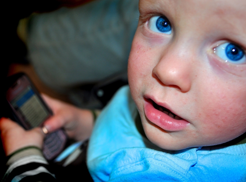 Trẻ ăn ngậm lâu phải làm sao? Cách khắc phục tình trạng trẻ ăn chậm 2