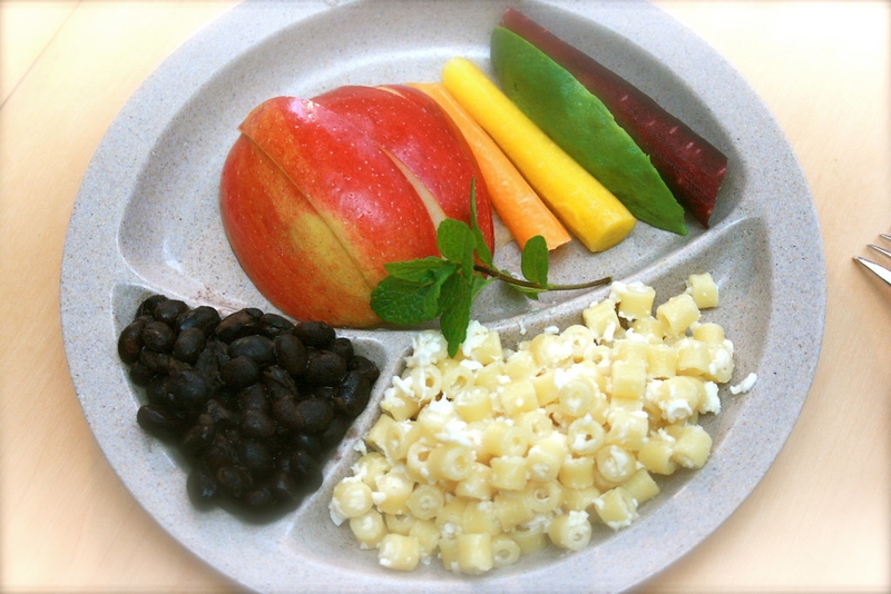 Trẻ ăn ngậm lâu phải làm sao? Cách khắc phục tình trạng trẻ ăn chậm 3