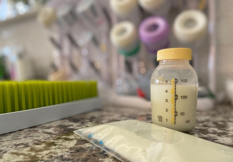 Trẻ sơ sinh uống bao nhiêu ml sữa một lần? Lưu ý quan trọng khi cho bé bú mẹ 3