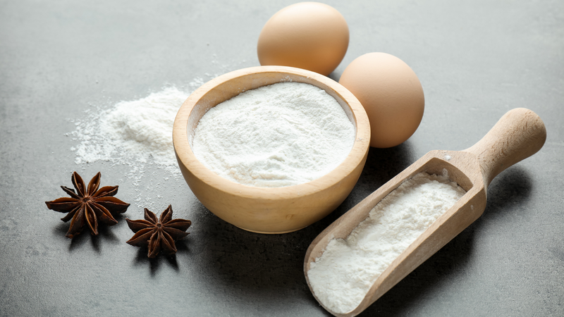 Một trong những ứng dụng phổ biến nhất của baking soda là làm bánh