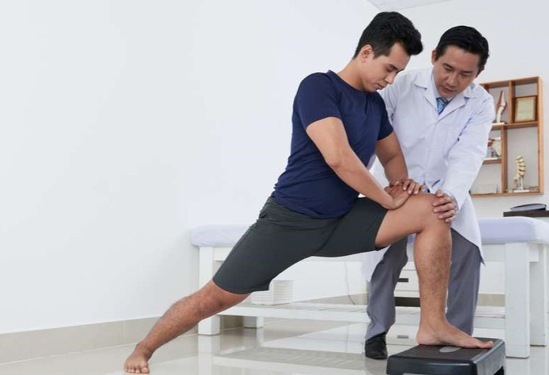 Bấm huyệt chữa hoại tử khớp háng và những điều cần biết 3