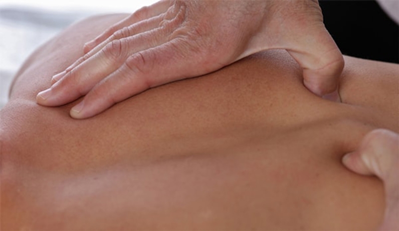 Bấm huyệt chữa thoát vị đĩa đệm có thật sự hiệu quả không? 1