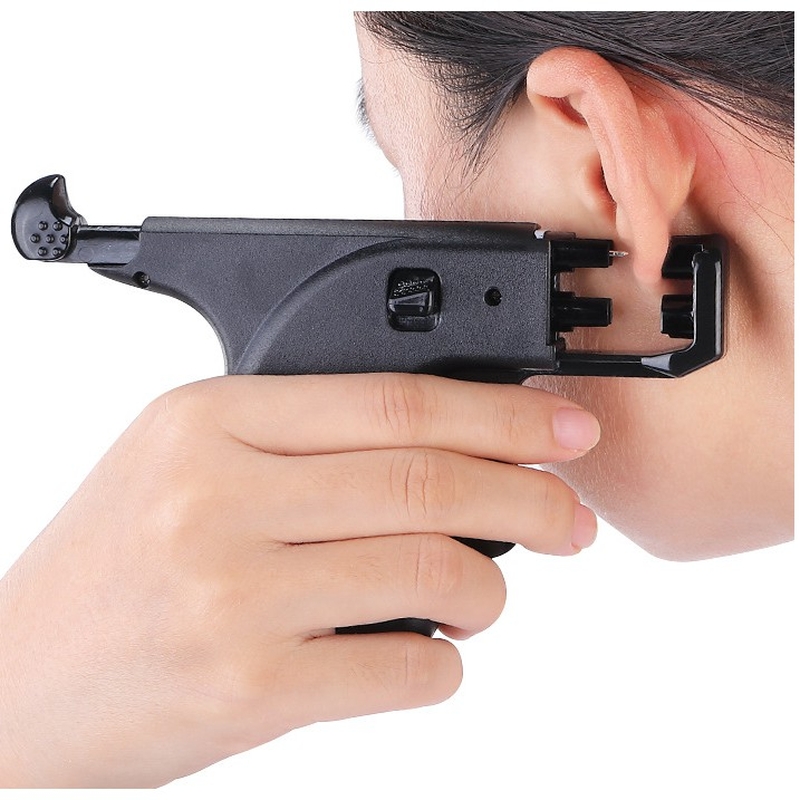 Sau khi bấm lỗ tai cần vệ sinh kĩ để vết thương phục hồi tốt