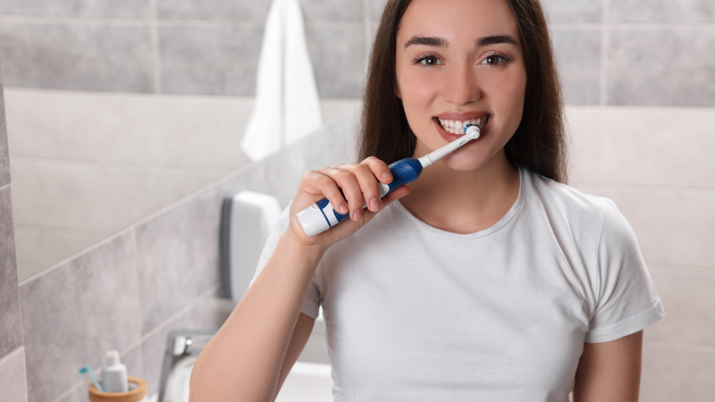 Nên chải răng hai lần mỗi ngày, khoảng hai phút mỗi lần