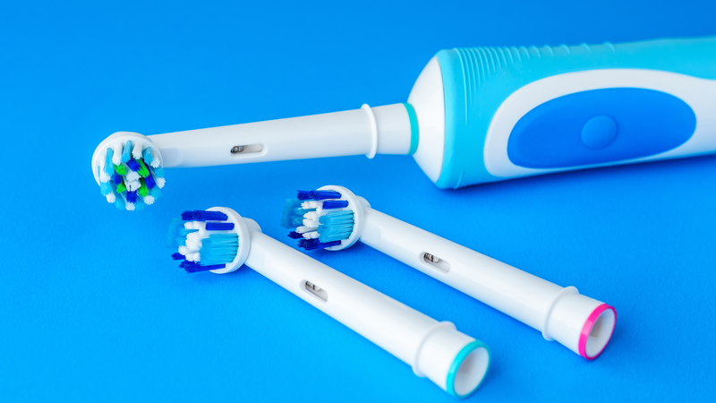 Nên ưu tiên lông bàn chải mềm hoặc siêu mềm để giảm tổn thương nướu