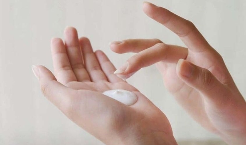 Bạn có biết: Nên bôi kem chống nắng trước hay sau serum? 2