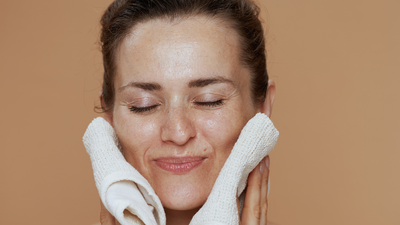 Bạn có đang rửa mặt quá nhiều lần trong ngày? 4