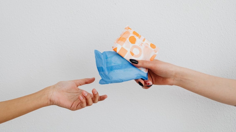 Chọn băng vệ sinh có chất liệu an toàn, dịu nhẹ cho làn da