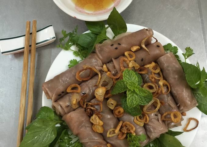 Bánh cuốn bao nhiêu calo? Hai cách làm bánh cuốn bằng chảo chống dính cực đơn giản 5