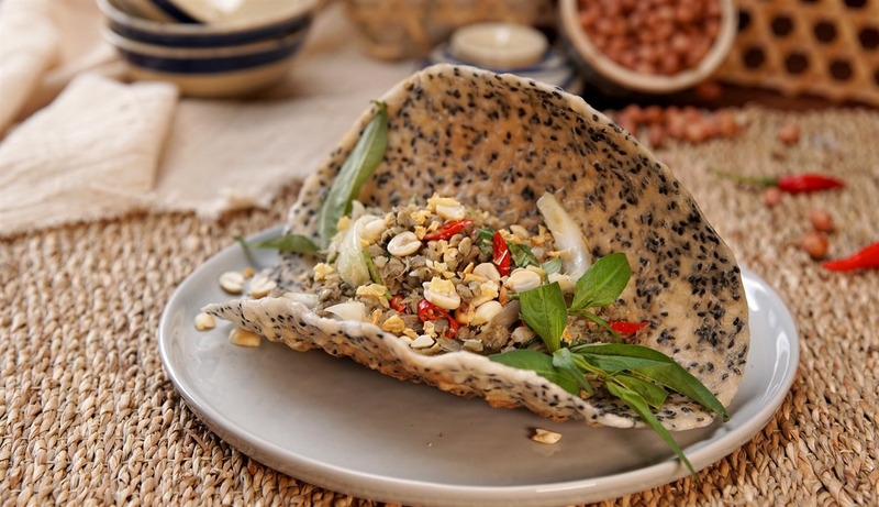 Món hến xúc bánh đa có số calo thấp hạn chế tăng cần