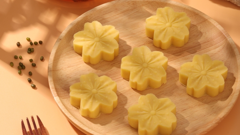 Bánh đậu xanh Hải Dương là một trong những đặc sản truyền thống nổi tiếng của Việt Nam