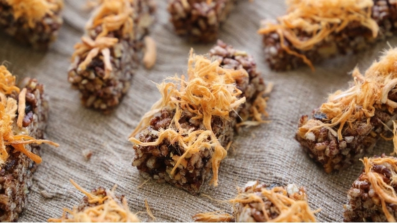 Bánh gạo lứt chà bông bao nhiêu calo?