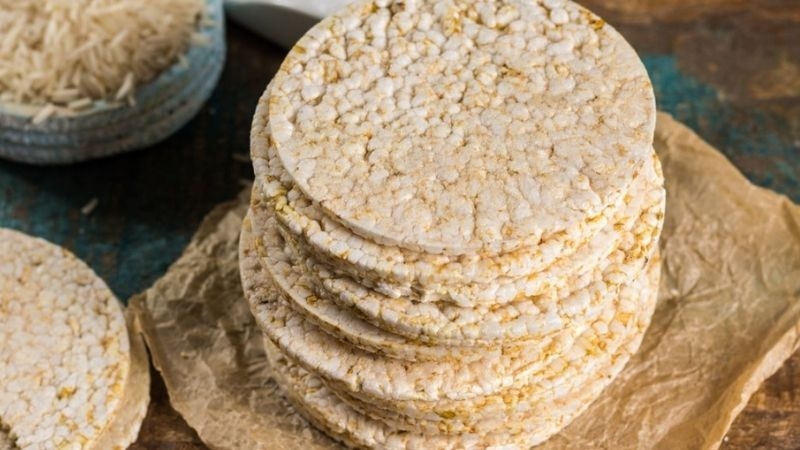 Bánh gạo lứt huyết rồng bao nhiêu calo?