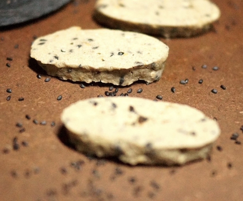 Bánh thực dưỡng gạo lứt mè đen GUfoods