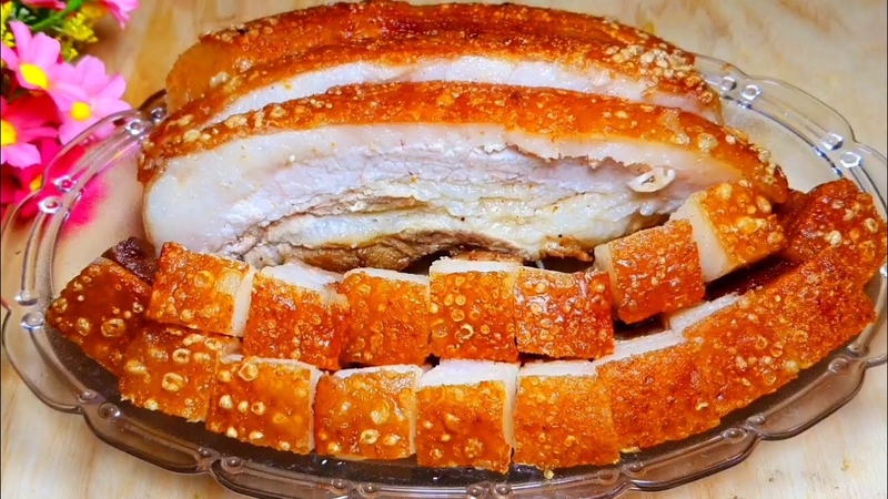 Bánh hỏi gạo lứt ăn cùng heo quay lượng calo có cao không?