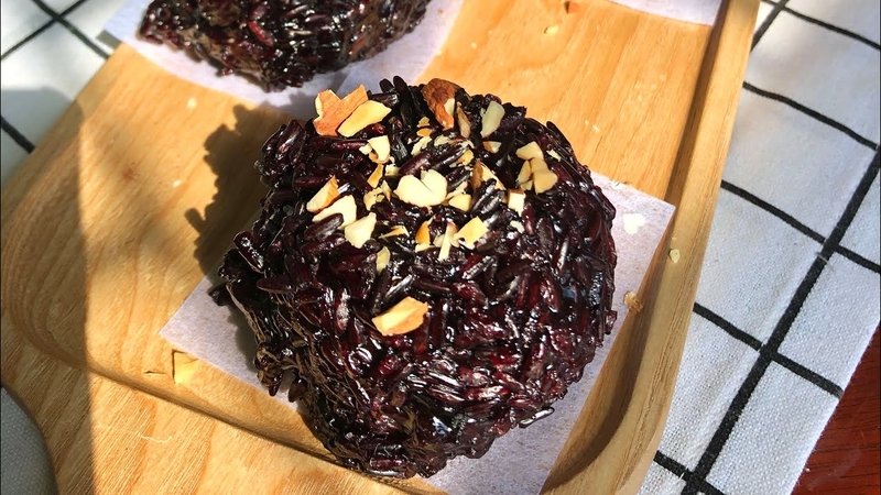 Bánh khúc gạo lứt đen bao nhiêu calo?