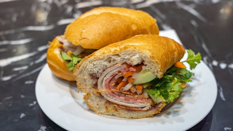 Bánh mì thập cẩm bao nhiêu calo? Ăn thế nào để không lo tăng cân 2