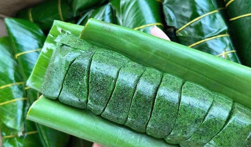 Bánh ngải là loại bánh đặc sản của đồng bào dân tộc Tày, Nùng với màu xanh đặc trưng