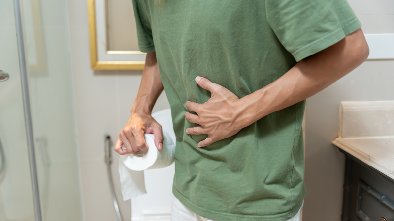 Sử dụng bánh tét bị mốc có thể gây đau bụng, nôn mửa, tiêu chảy