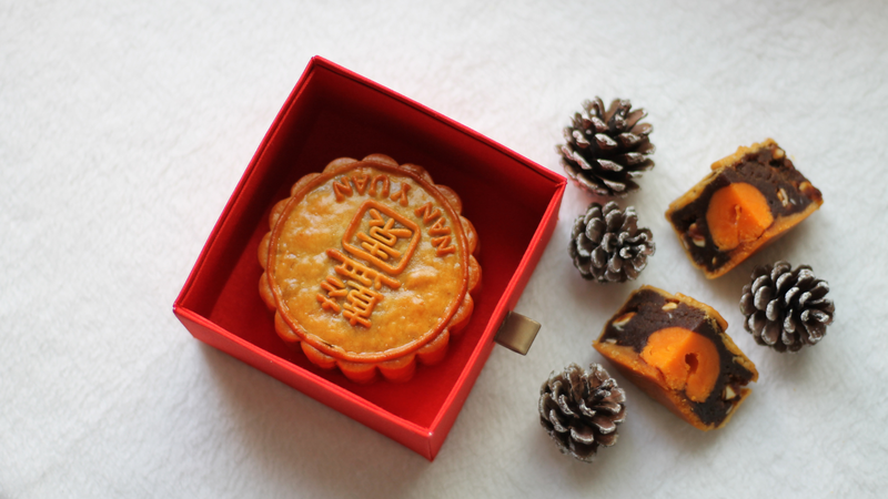 Kiểm tra kỹ bánh trước khi mua để đảm bảo an toàn vệ sinh thực phẩm