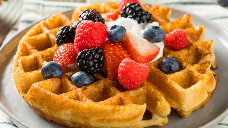 Bánh waffle là bánh gì? Giá trị dinh dưỡng và những lưu ý cần biết khi ăn 2