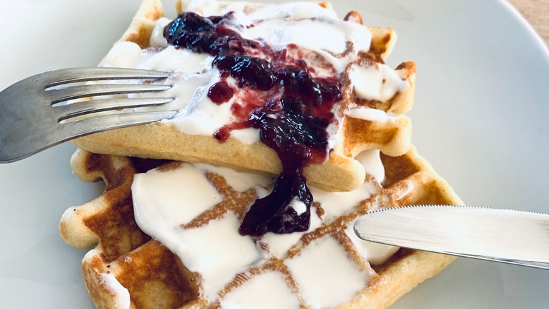 Bánh waffle là bánh gì? Giá trị dinh dưỡng và những lưu ý cần biết khi ăn 5