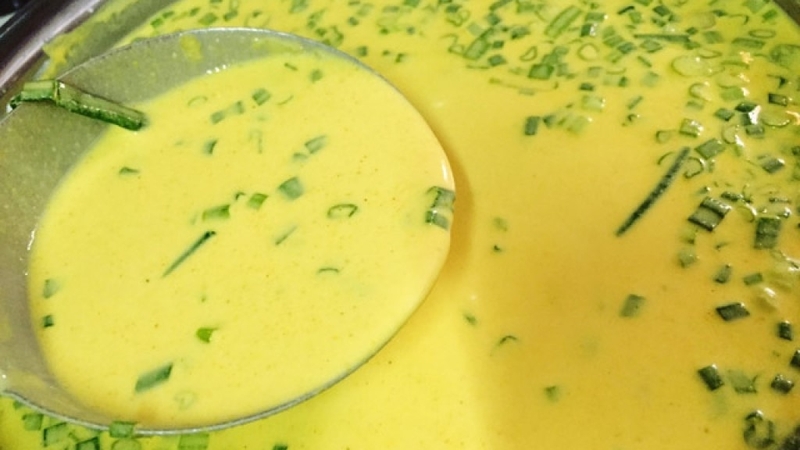 Bánh xèo bao nhiêu calo? Cách pha bột bánh xèo chuẩn ngon theo từng miền