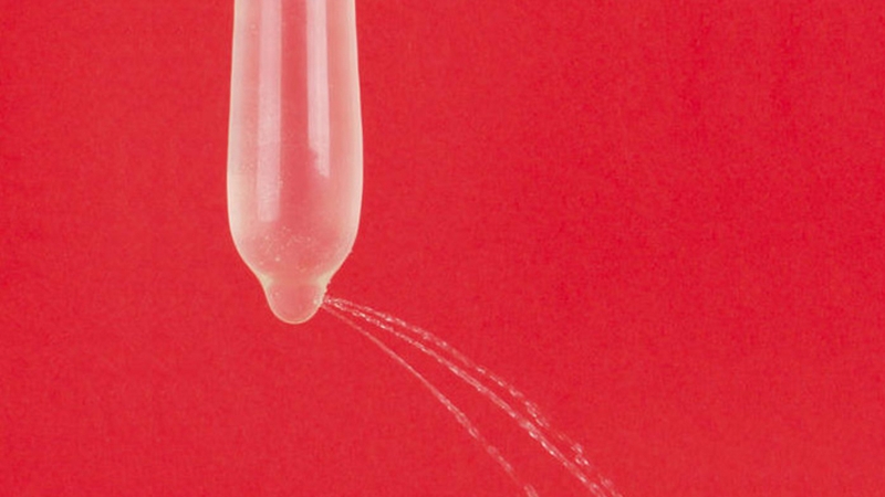 Bao cao su bị thủng lỗ nhỏ có thai không và cách phòng tránh 1