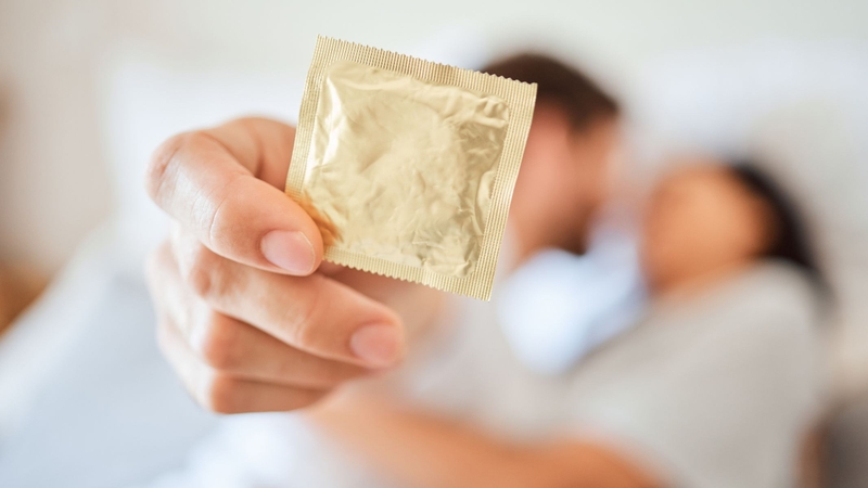 Nhờ sử dụng cao su tự nhiên tinh luyện, bao cao su Durex có độ dày vừa mỏng nhẹ vừa có khả năng đàn hồi tốt