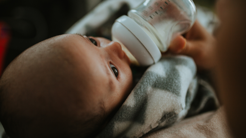 Bao lâu thay bình sữa cho bé thì tốt nhất? Lưu ý khi chọn bình sữa cho bé 1